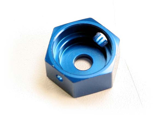 Brake adapter, hex aluminum (blue) (for T-Maxx® steel constant-velocity center driveshafts) #5165