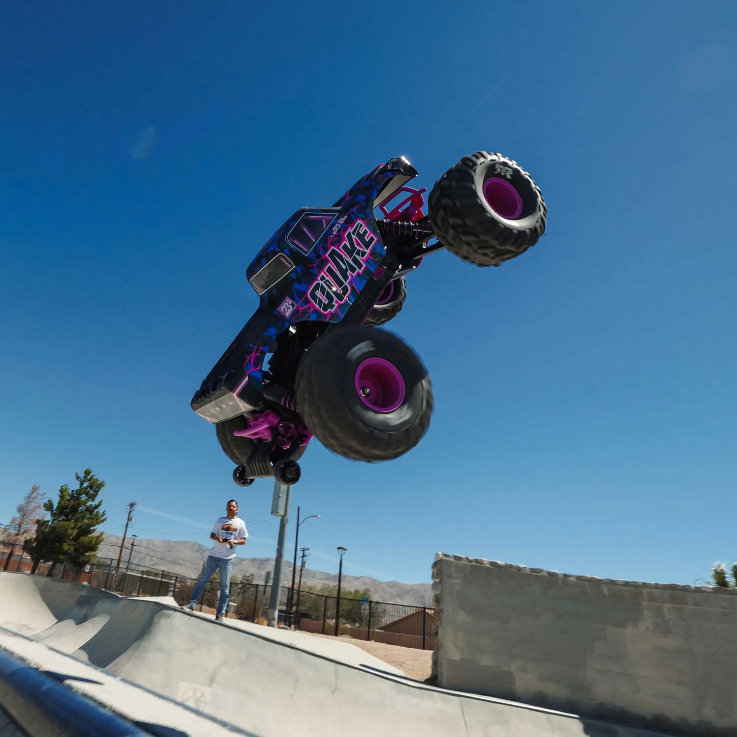 Arrma Quake 223S BLX DSC 1/10 2WD Monster Truck, RTR, Purple, ARA3537T3