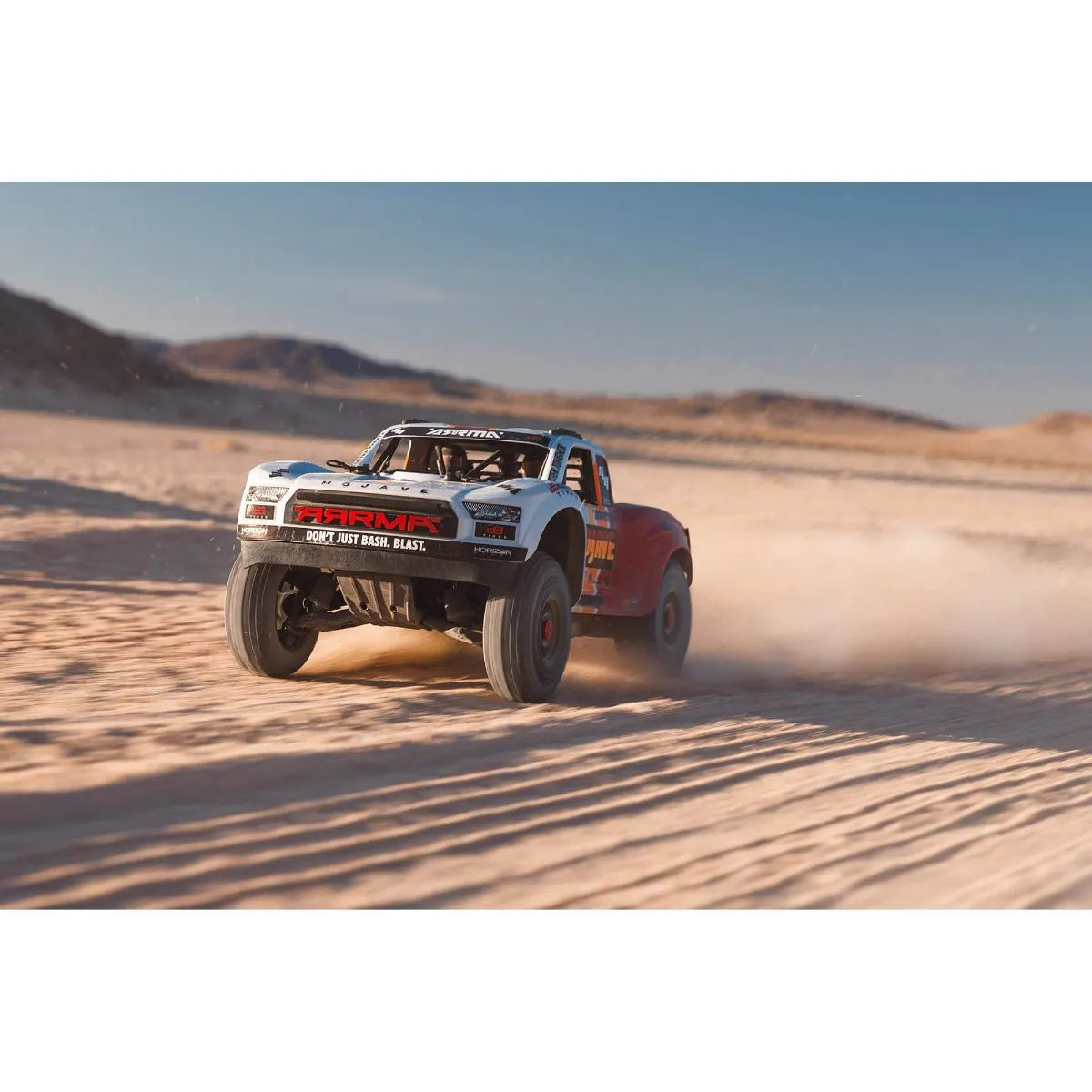 Arrma Mojave 4X4 BLX 4S Desert Truck RTR, White/Red, ARA4404T1