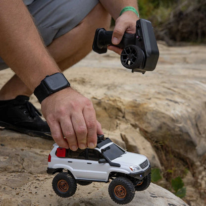 Axial Lexus GX470 SCX24 4WD RTR Crawler, White