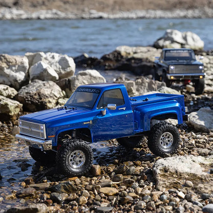 Axial SCX10 III Base Camp '82 Chevy K10 Rock Crawler RTR, Blue, AXI03030T1